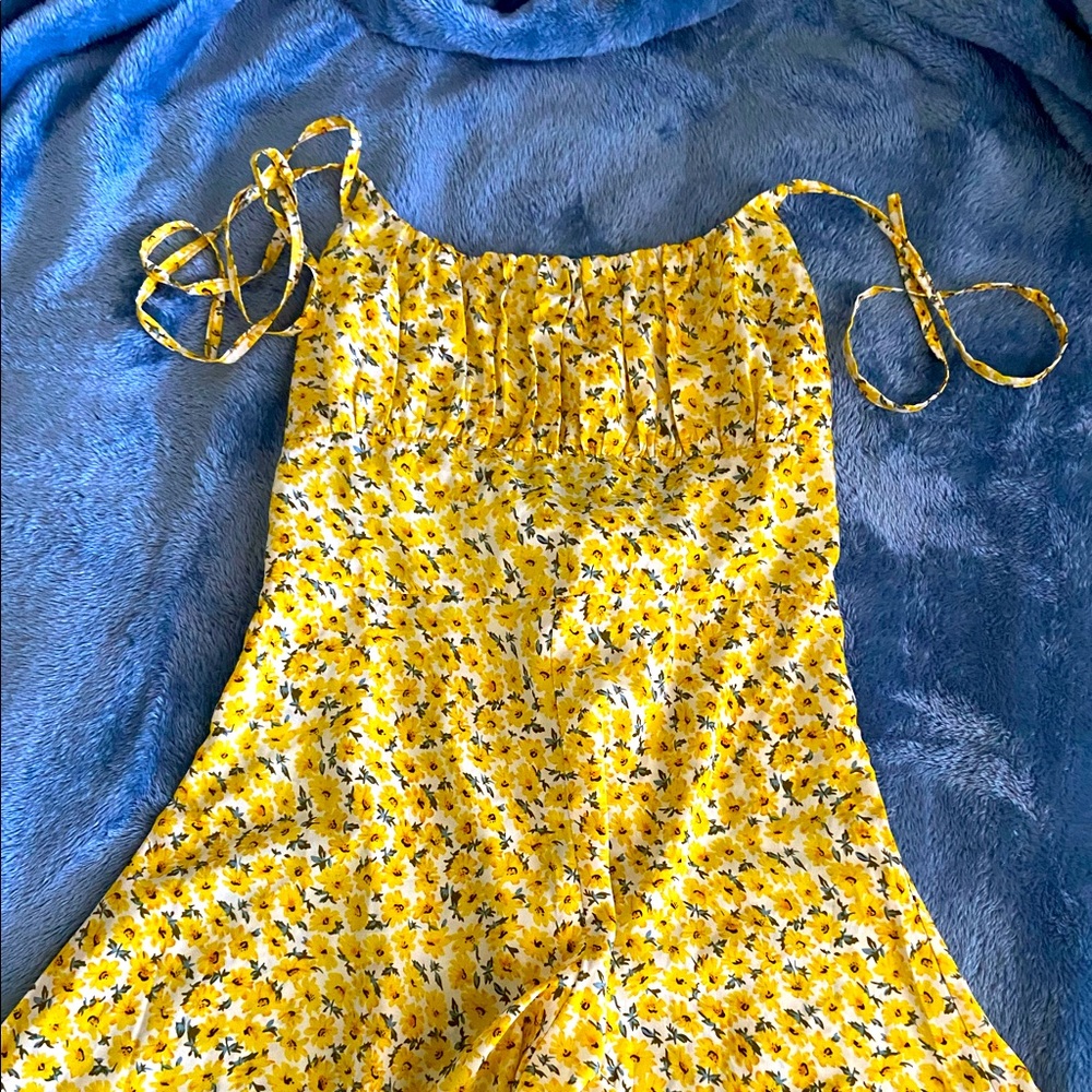 Cute floral romper! Really cute for summer